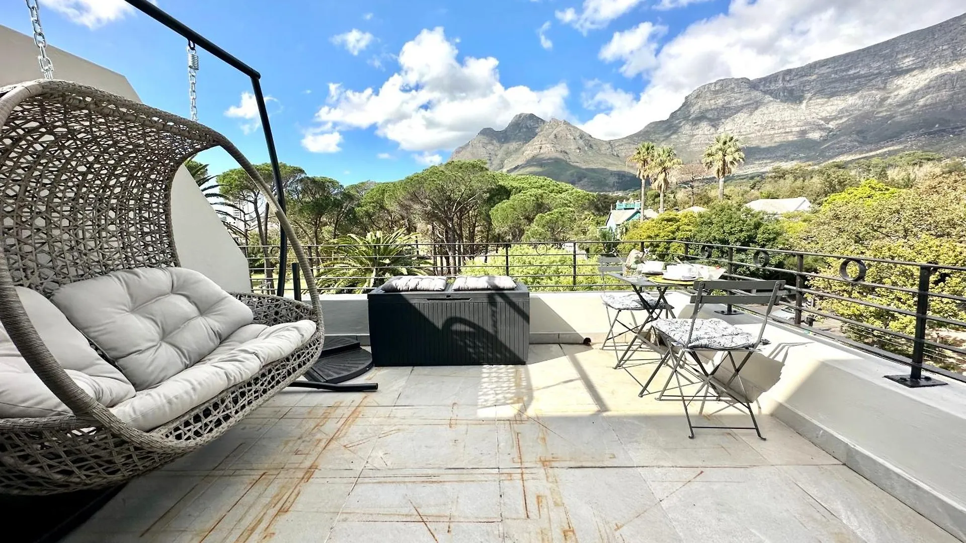 Breathtaking Table Mountain View Apartment In The Heart Of Gardens Città del Capo